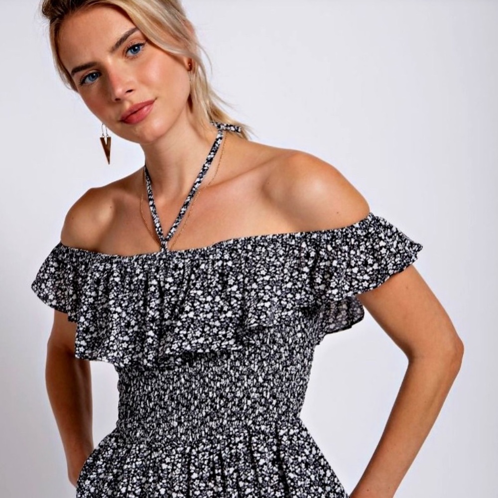 NWT easel Black and White top - Gorgeous